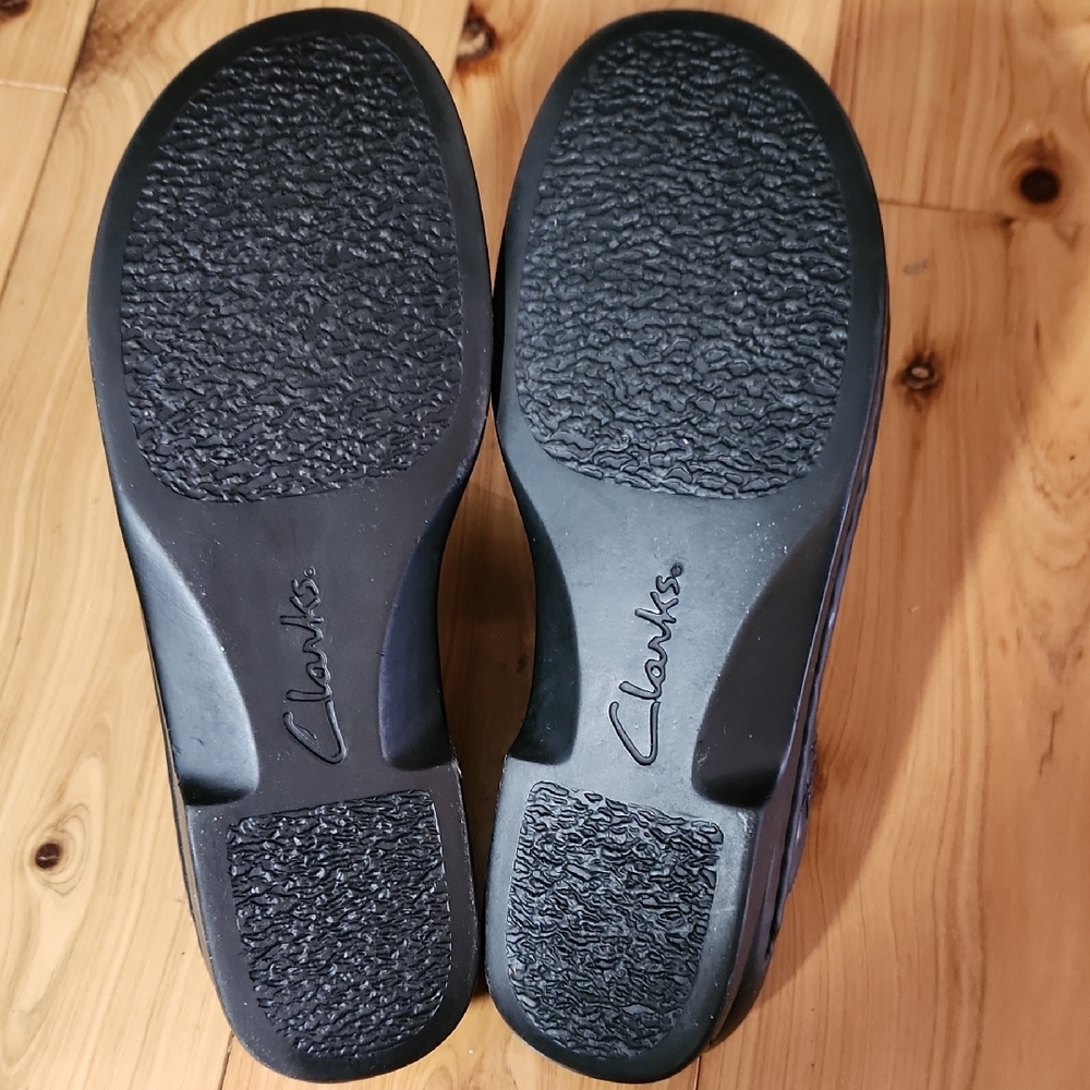 Clarks Women's Leather Slip-On Clogs in Navy Blue - Picture 6 of 7